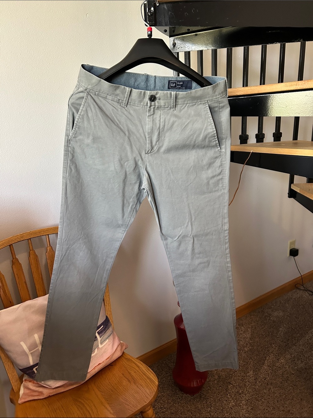 GAP Men's Straight Chinos in Light Gray